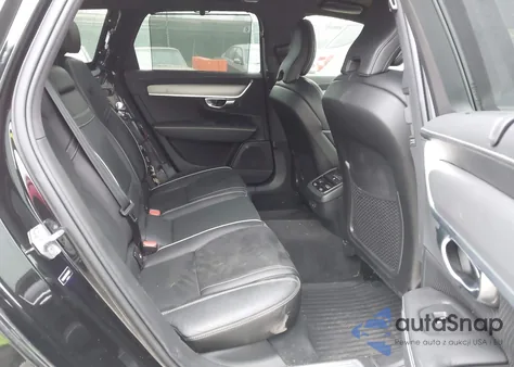 2021 Volvo V90 T6 R-Design z USA, uszkodzony, nr VIN YV1A22VM8M1165603